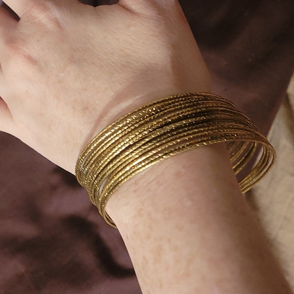5/$25 16 gold colored bangle bracelets from the 90's - Picture 1 of 4